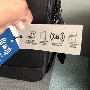 Kenneth Cole Messenger Laptop Bag